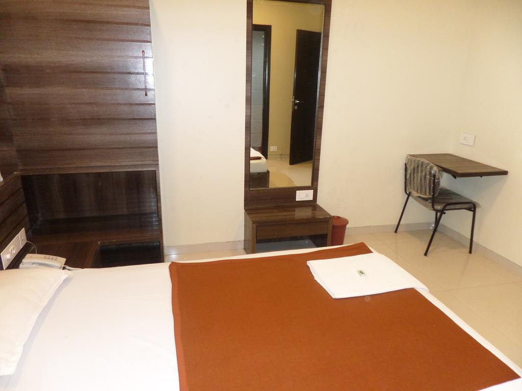 Sai Heera Residency Hotel Shirdi Habitación foto