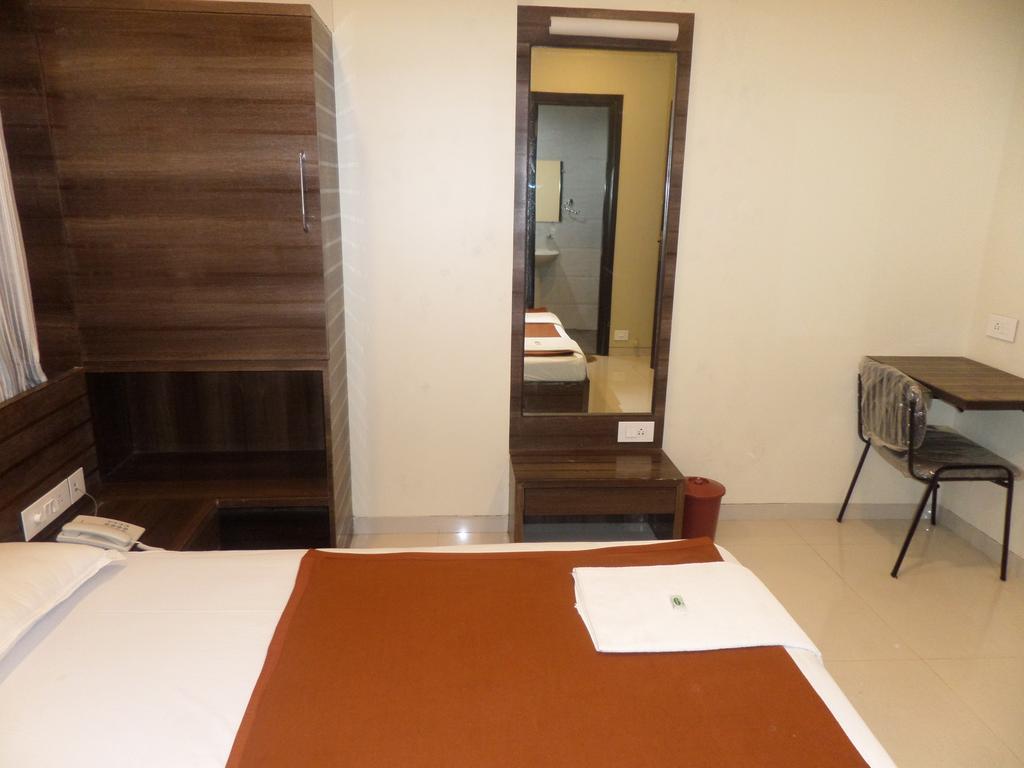 Sai Heera Residency Hotel Shirdi Exterior foto
