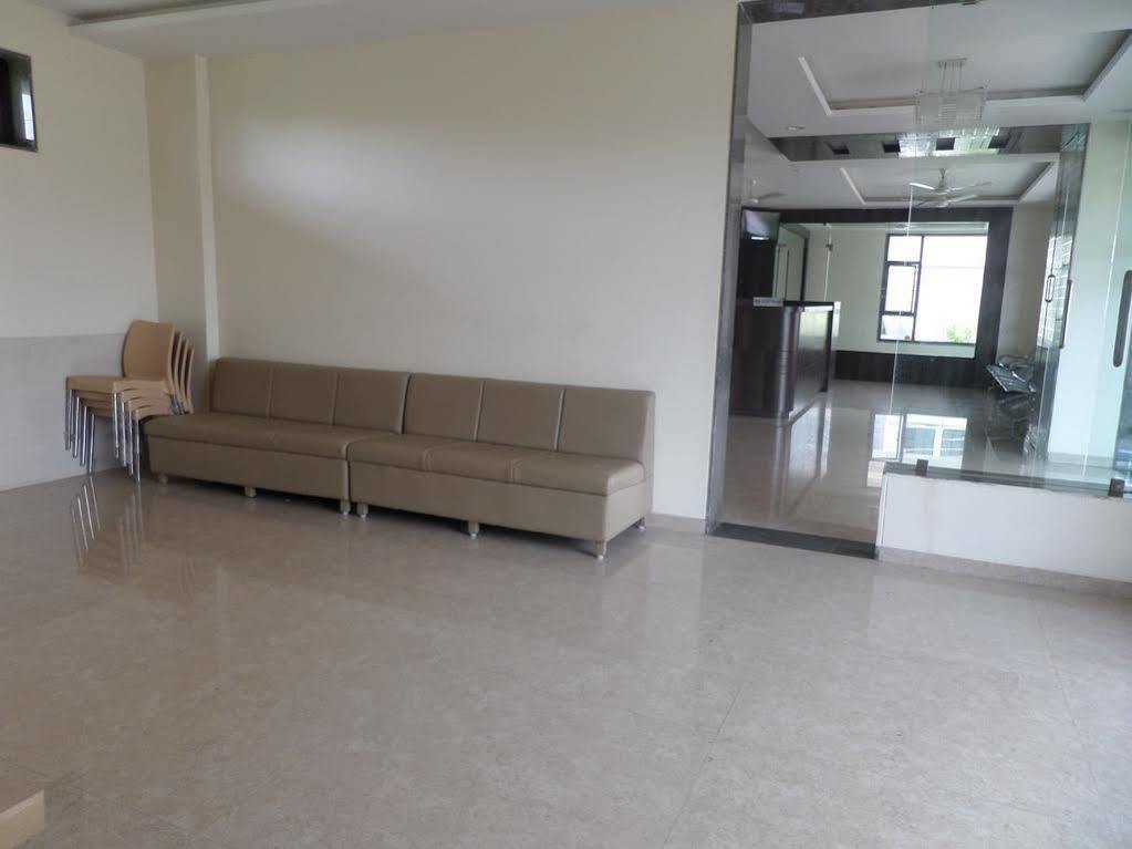 Sai Heera Residency Hotel Shirdi Exterior foto